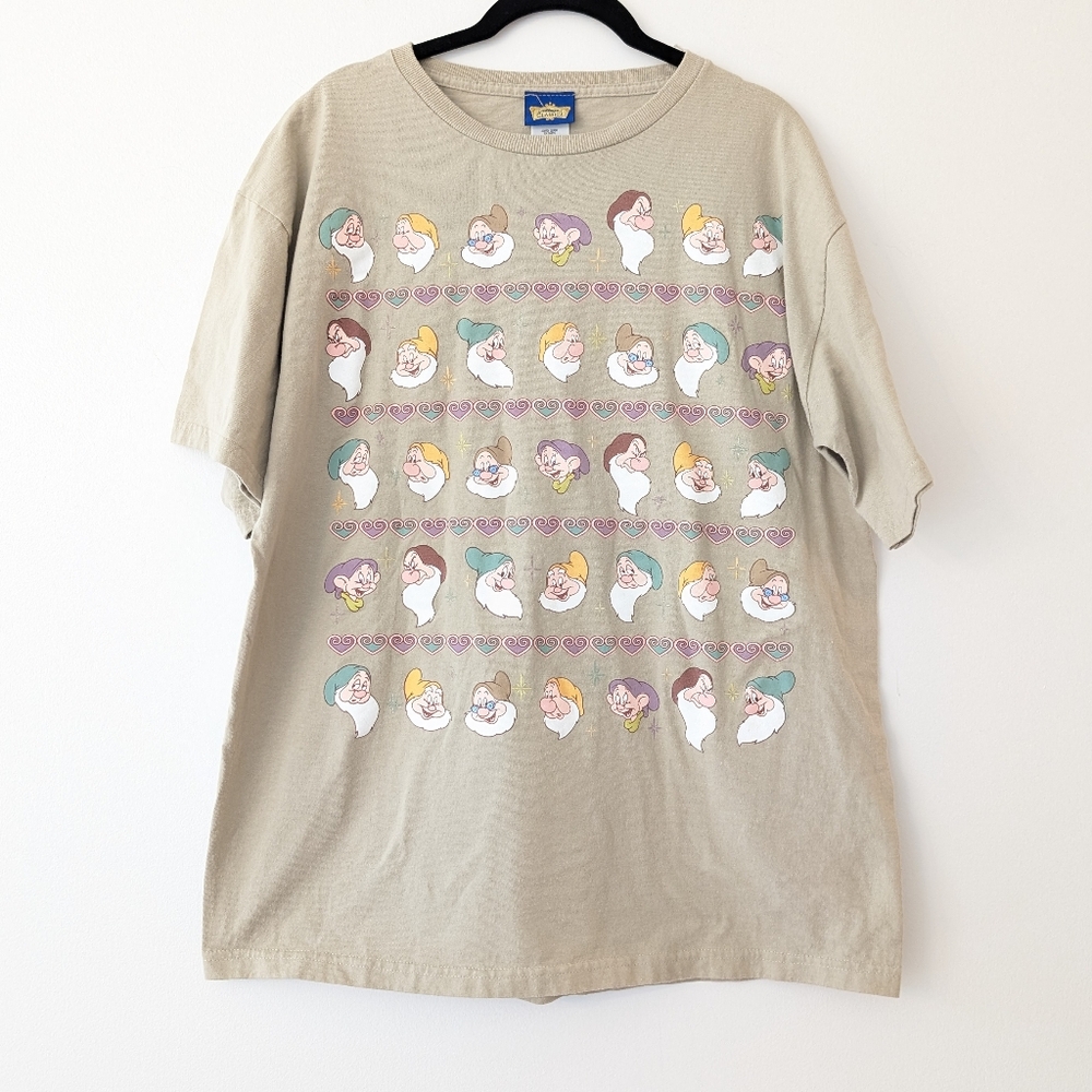 Disney Classica Vintage  Beige Snow White Seven Dwarfs Graphic Tee